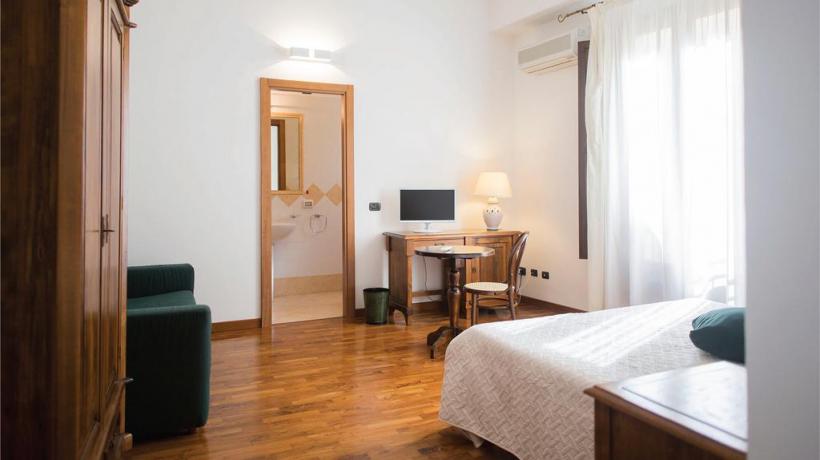 Camera: Hotel 3 stelle tra Trapani e Palermo