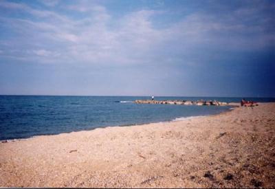 Spiaggia lungissima e acqua limpida a Porto Recanati
