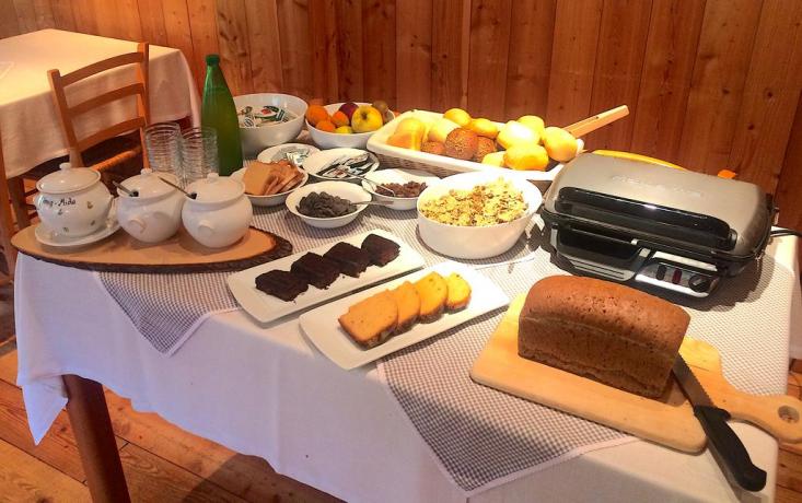 Colazione buffet agriturismo vicino Madonna di Campiglio 