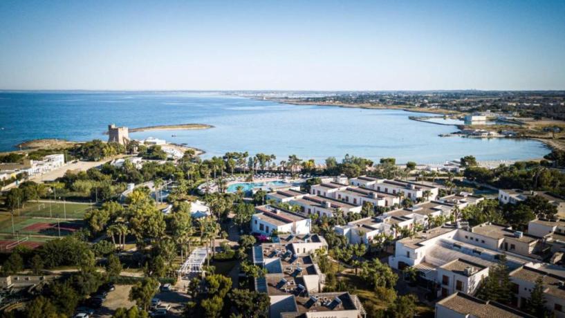 Villaggio con vista fronte mare in Puglia