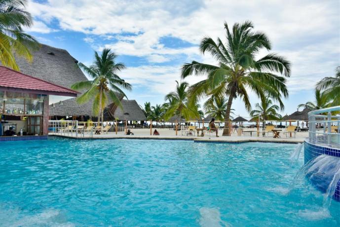 Offerte Vacanze Zanzibar villaggio con piscina fronte mare