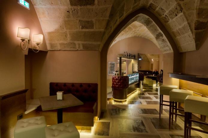 Sala Bar con cocktail all'hotel nel Salento