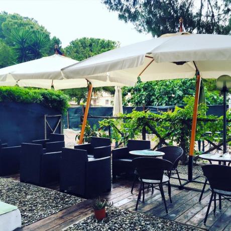Portico con spazio aperitivo in B&B a Taranto