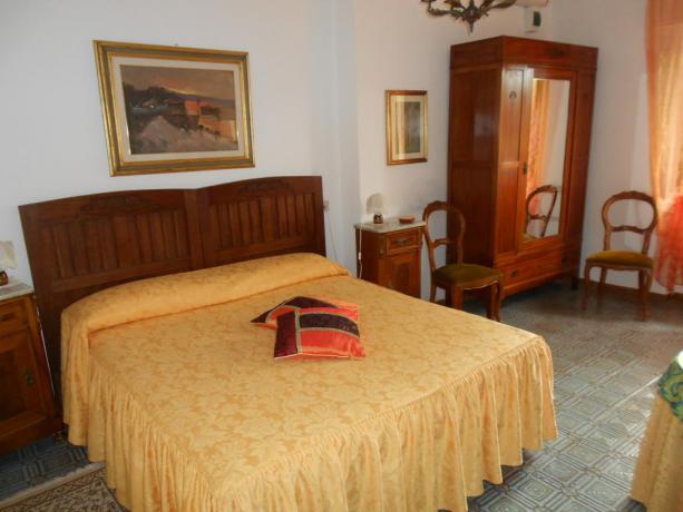 Camera letto matrimoniale hotel vicino Città della Pieve