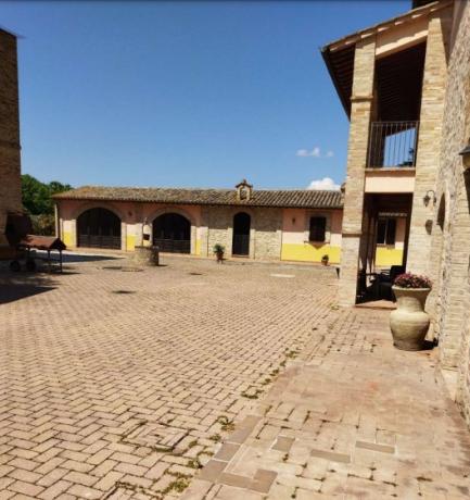 Barbecue esterno gratuito in Casale a Bastia