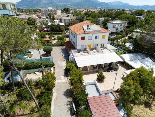 Hotel-3stelle-ampio-giardino-fronte-mare-Paestum