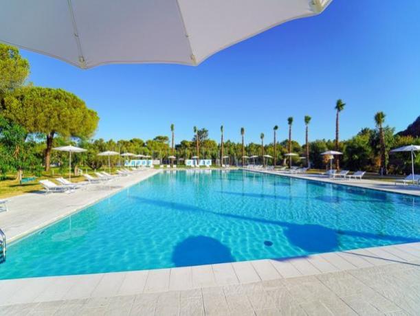 Attività in Piscina per Adulti e Bambini