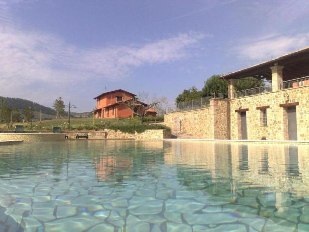 Relax in agriturismo con piscina vicino Perugia 