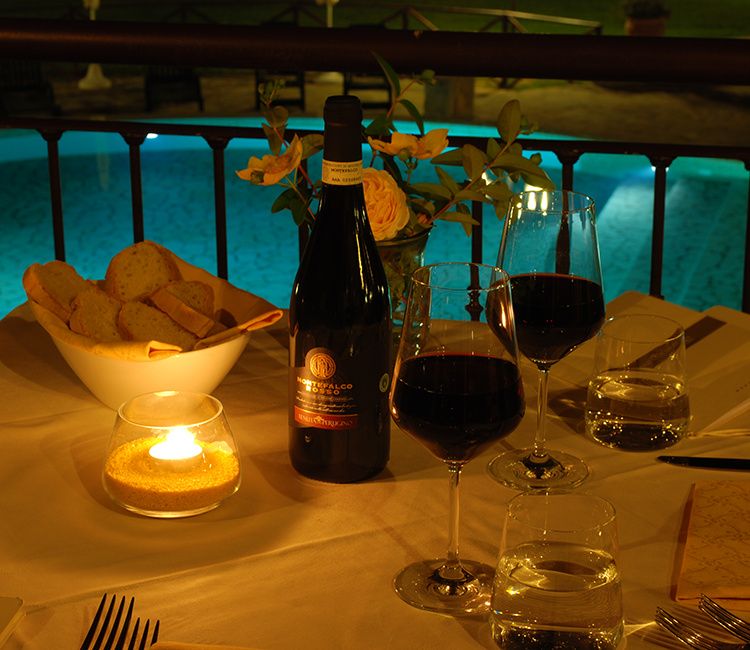 Cena romantica per due a bordo piscina Umbria