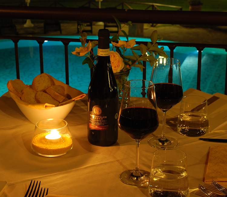 Cena romantica per due a bordo piscina Umbria 