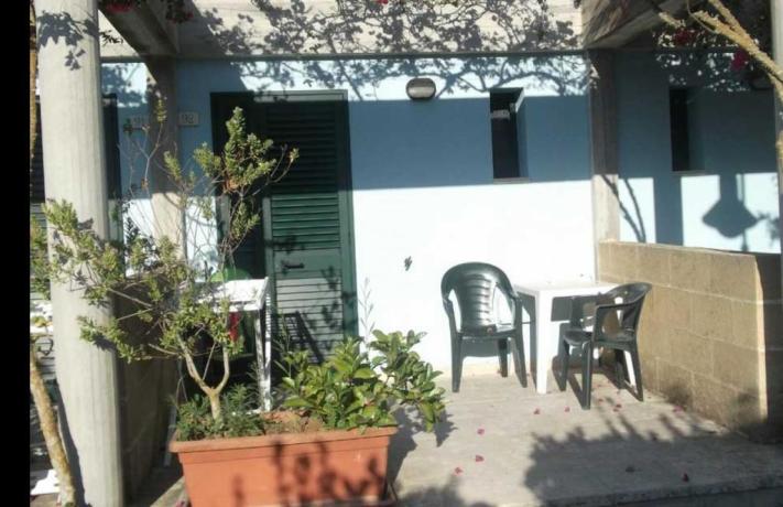 Bungalow con patio esterno attrezzato: La Brunese