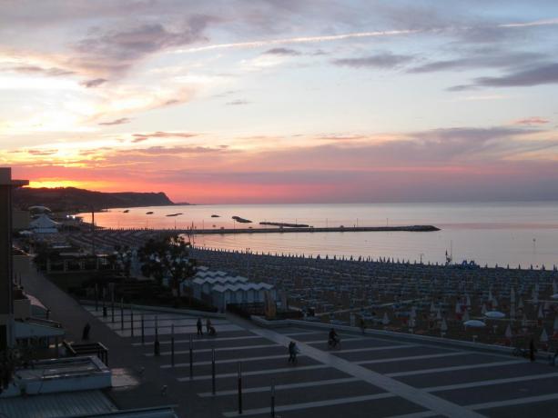 Hotel con terrazza vista mare a Fano 