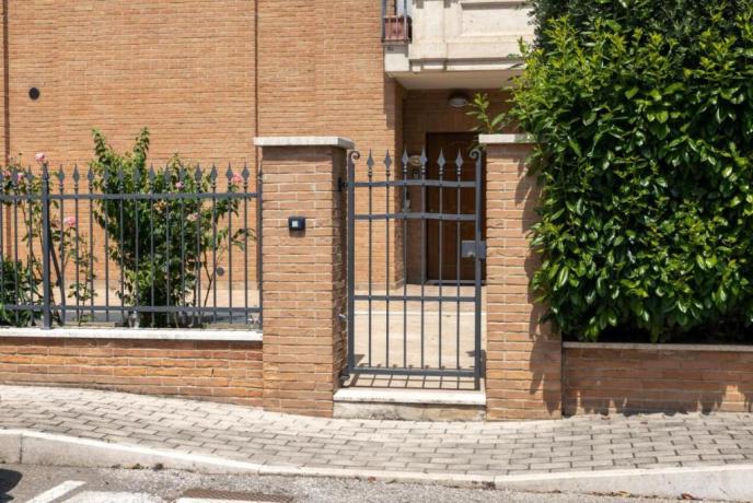 Ingresso Appartamenti fronte stazione Assisi
