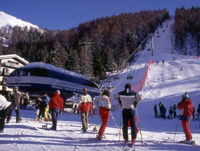Downhill skiing or cross country skiing, Valchiavenna