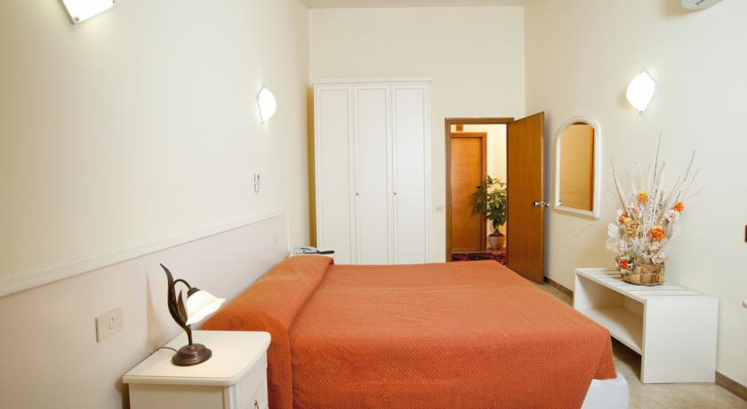 camera matrimoniale standard in Hotel vicino mare
