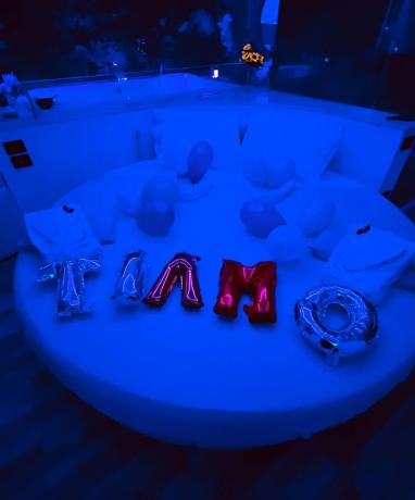 Allestimento Romantico Camera con Letto Rotondo: TI AMO