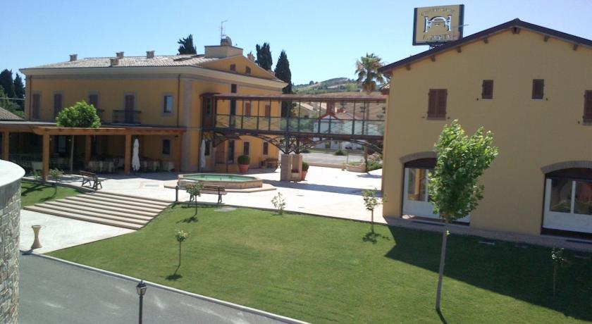 CountryHouse con Camere Piscina Alba Adriatica