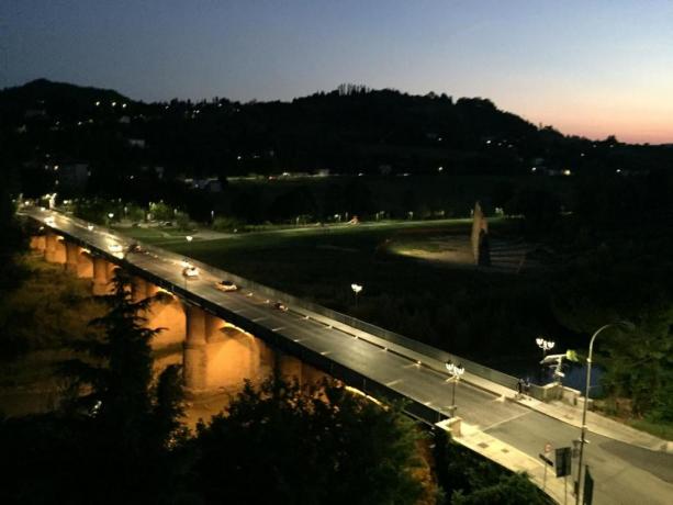 Il Panorama Notturno sugli archi romani 