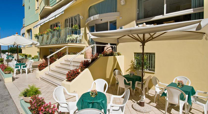 Albergo sul lungomare di Gabicce