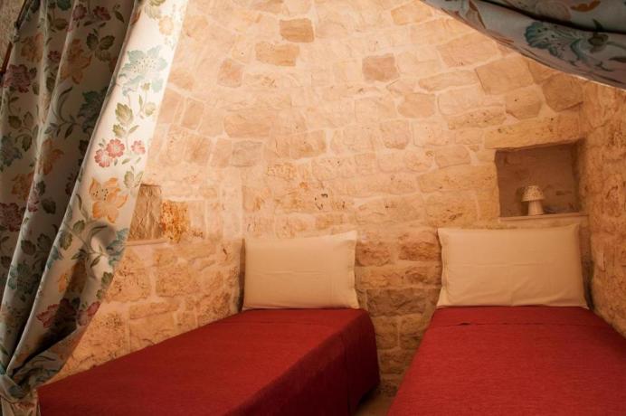 Cameretta con letti singoli, trulli Locorotondo, Bari