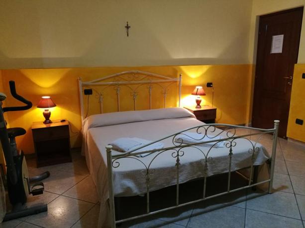 Garden Hotel con Camere e Piscina Esterna