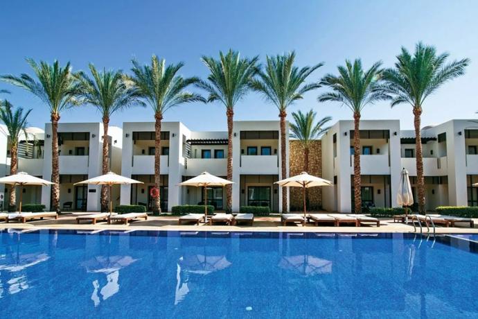 Camere per coppie e famiglie vista piscina Sharm