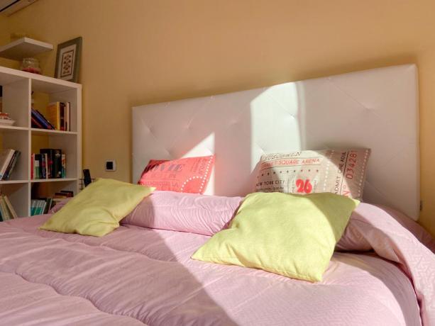 Letto matrimoniale king-size e armadio