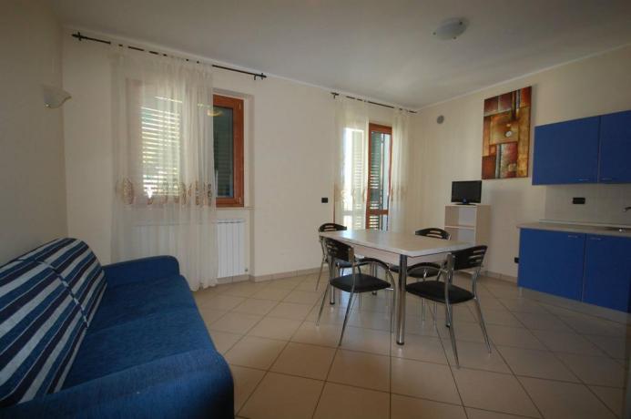 Grande salone con Cucina Trilocale