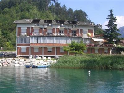 Hotels and Pensions near the Lake