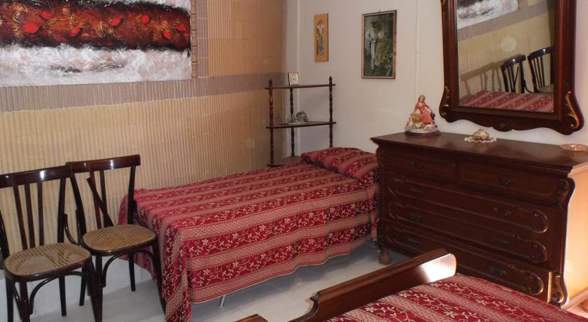 Camere semplici a prezzi bassi