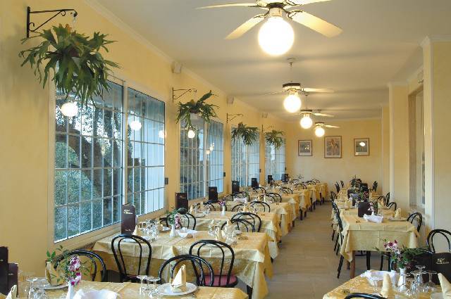 Sala ristorante con servizio tavolo hotel Imperia
