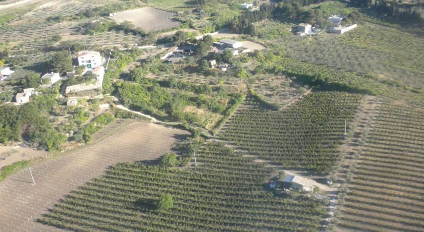 vista sul verde dalla fattoria di campagna