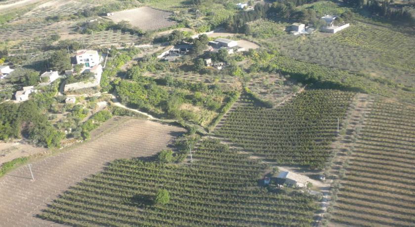 vista sul verde dalla fattoria di campagna 