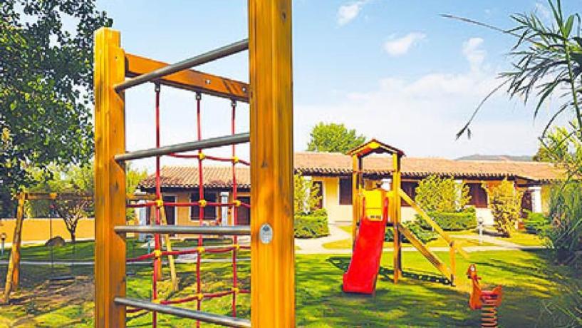 Area giochi bambini nel villaggio