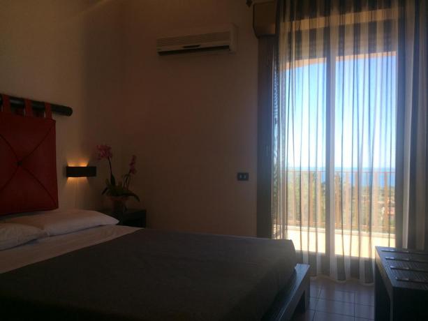 Camera matrimoniale con terrazzo residence Sciacca