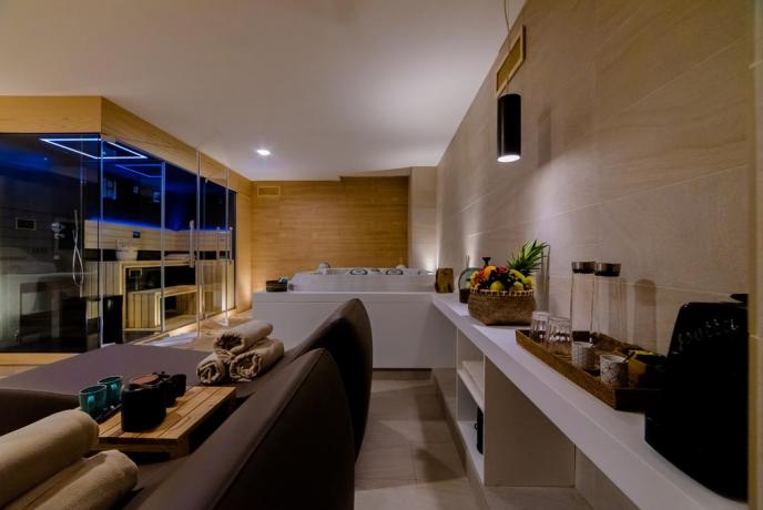 Hotel4stelle con SPA davanti al mare Baia-Domizia