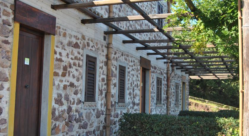 Facciata Rustica dell'Agriturismo a Santa Margherita