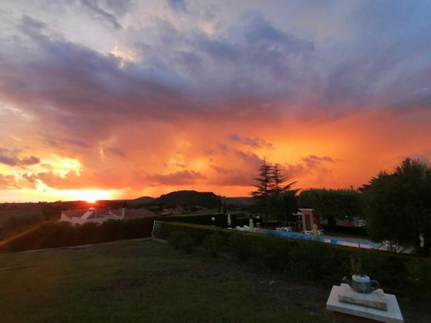 Tramonto vista piscina agriturismo a Manciano-Grosseto 