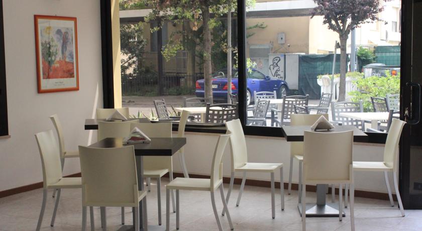 Hotel 3stelle con Parcheggio fronte Mare Rimini