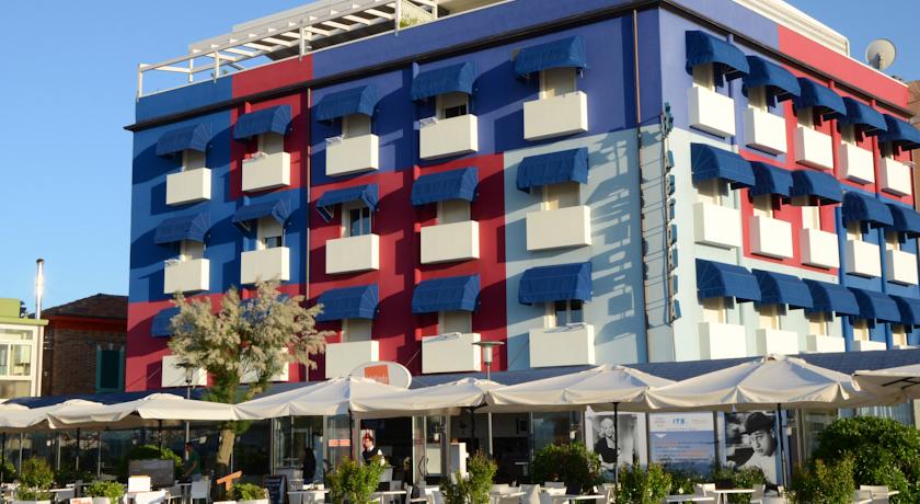 Facciata dell'Hotel Astoria a Fano