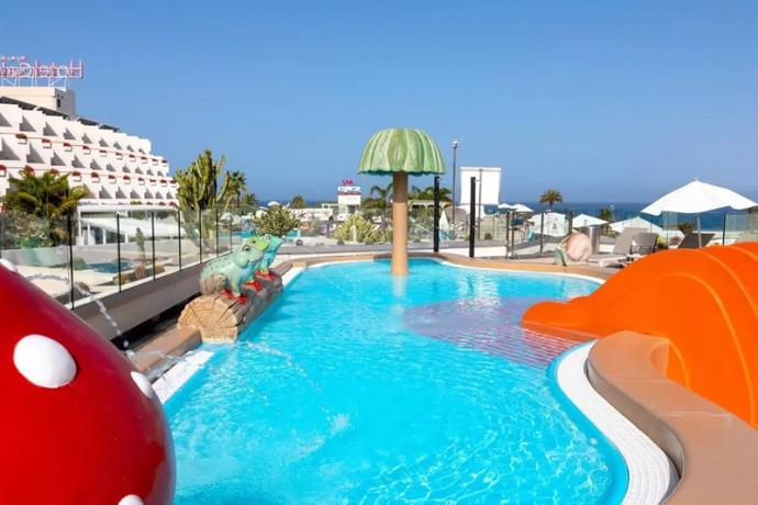 Villaggio Veratour Piscina per bambini giochi scivoli Tenerife 