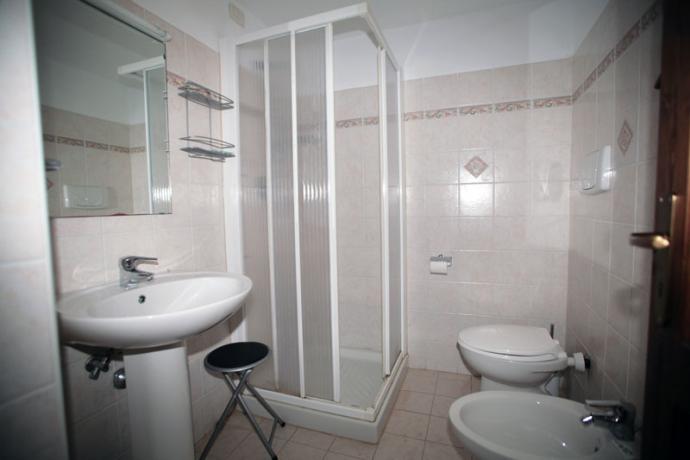 Bagno privato in camera 4persone il mandorlo Zambrone