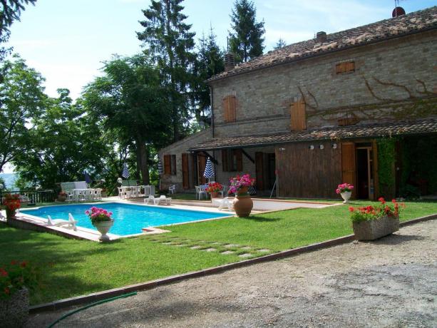 Piscina in Casale nelle Marche 