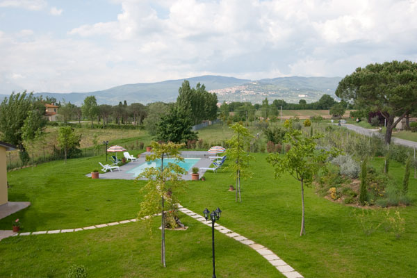 Giardino e Piscina Casa Vacanze vicino San Lorenzo 