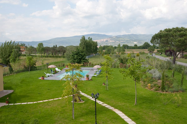 Giardino e Piscina Casa Vacanze vicino San Lorenzo