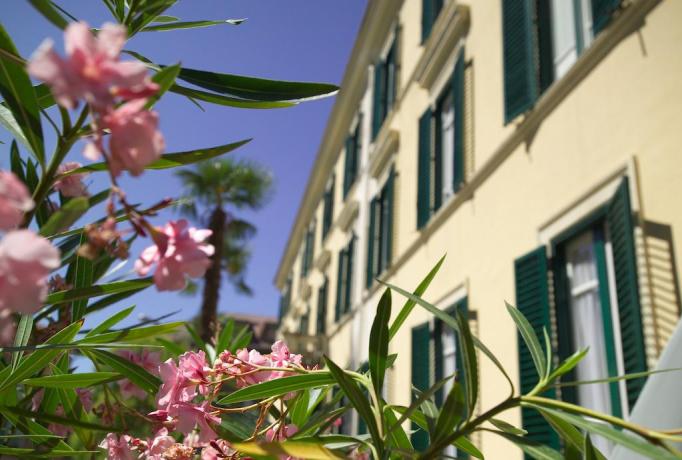 Hotel a Fiuggi con cortile esterno 