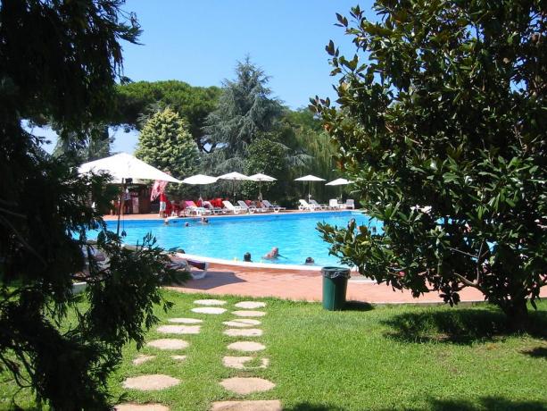 Hotel 3 stelle vicino parco divertimenti Roma con piscina e campi sportivi - Anzio