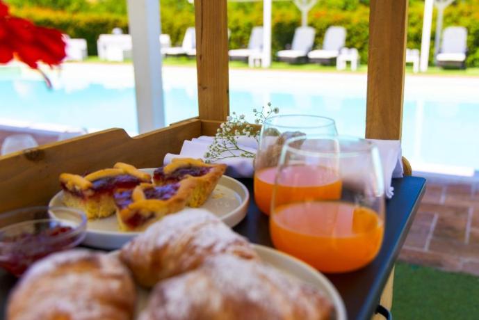 Offerte Casale a Fabro con Colazione Vista Piscina