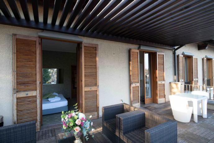 Camera con Grande Balcone in Villa a Nerviano