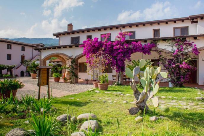 Tenuta immersa nella natura Capo Palinuro Cilento